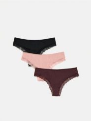 Majtki stringi z koronką 3 pack - brudny róż. Czerwone stringi Reserved, bez wzorów, z dzianiny. Za 59.99 zł.