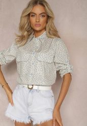 Jasnoniebieska Koszula z Bawełny o Luźnym Kroju w Drobne Kwiaty Findiana. Niebieskie koszule Renee, l, bez wzorów, z bawełny, eleganckie, bez kołnierzyka, bez ramiączek. W wyprzedaży za 43.99 zł.