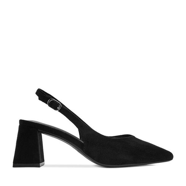 Czółenka JENNY. Czarne czółenka Jenny, bez wzorów, bez obcasa, bez zapięcia. Za 119.99 zł.