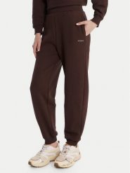 Guess Spodnie dresowe V6RB15 K9V31 Brązowy Regular Fit. Brązowe spodnie dresowe Guess, z aplikacjami, z bawełny. Za 299.99 zł.