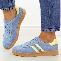 Niebieskie skórzane półbuty damskie S.Barski 7089. Niebieskie półbuty wsuwane S.BARSKI, na jesień, bez wzorów, z jeansu, casualowe, z okrągłym noskiem, bez obcasa, na płaskiej podeszwie. Za 239.00 zł.