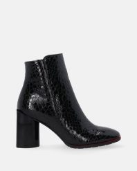 ELEGANCKIE BOTKI Z TŁOCZONEJ SKÓRY 535457 96 BLACK. Czarne botki Venezia, bez wzorów, ze skóry, eleganckie, bez obcasa, bez zapięcia. Za 449.00 zł.