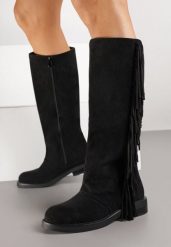 Czarne Kozaki z Imitacji Zamszu w Estetyce Boho Zdobione Frędzlami Vemarose. Czarne kozaki Renee, z aplikacjami, boho, bez obcasa, na płaskiej podeszwie, bez zapięcia. Za 159.99 zł.
