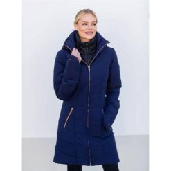 Damska długa kurtka Equestrian Stockholm Denali. Niebieskie kurtki EQUESTRIAN STOCKHOLM, na zimę, bez wzorów, z puchu, sportowe, bez kaptura. W wyprzedaży za 1,373.50 zł.
