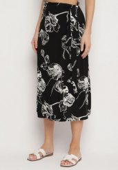 Czarna Kopertowa Spódnica z Wysokim Stanem w Kwiaty z Wiązaniem Lunavessa. Czarne spódnice Born2be, na co dzień, uniwersalny, bez wzorów, eleganckie, midi, kopertowe. Za 69.99 zł.