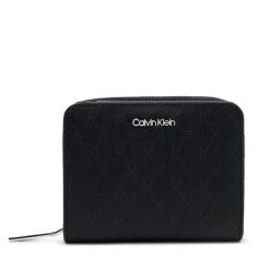 Mały Portfel Damski Calvin Klein. Czarne portfele Calvin Klein, bez wzorów. Za 189.99 zł.