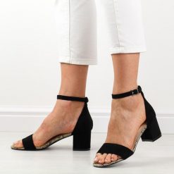 Sandały damskie Sergio Leone Sk839 Bk/wąż. Czarne sandały Sergio Leone, bez wzorów, z zamszu, bez obcasa, na obcasie, bez zapięcia. Za 139.00 zł.
