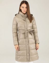 Beżowa dłuższa kurtka. Brązowe kurtki Unisono, s, bez wzorów, bez kaptura. Za 449.00 zł.