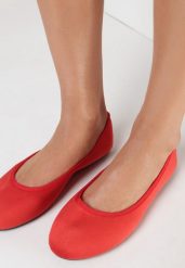 Czerwone Balerinki Nixethis. Czerwone baleriny Born2be, z aplikacjami, z materiału, eleganckie, z okrągłym noskiem, bez obcasa, na płaskiej podeszwie, bez zapięcia. W wyprzedaży za 37.49 zł.