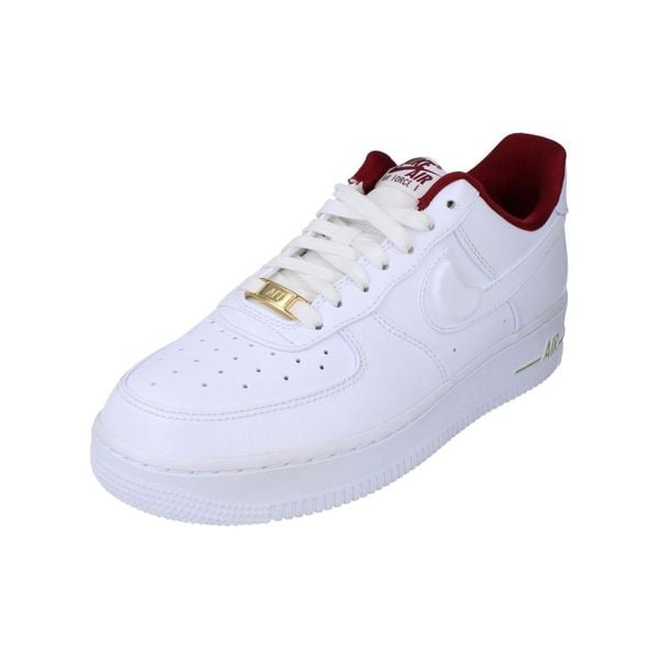 Buty Sportowe Damskie Nike Air Force 1 '07. Białe buty sportowe lifestyle Nike, bez wzorów, sportowe, bez zapięcia, Nike Air Force. Za 541.20 zł.