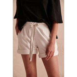 Szorty Damskie Dres. Lily BS Ekri. Szorty blue shadow, bez wzorów, z bawełny, wizytowe. Za 169.90 zł.