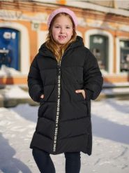 Płaszcz z kapturem - czarny. Czarne płaszcze Sinsay, l, bez wzorów, z materiału, z kapturem. Za 79.99 zł.
