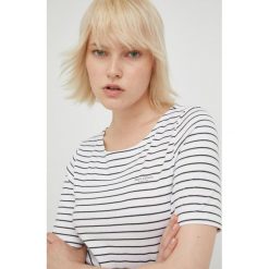 Marc O'Polo t-shirt bawełniany kolor biały. Białe t-shirty Marc O'Polo, bez wzorów, z bawełny, bez kołnierzyka, bez ramiączek. W wyprzedaży za 126.99 zł.