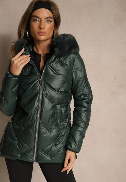 Ciemnozielona Kurtka z Ozdobnym Pikowaniem i Kapturem z Futrem Naliavea. Zielone kurtki Renee, l, bez wzorów, z jeansu, eleganckie. Za 199.99 zł.