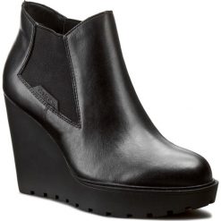 Botki CALVIN KLEIN JEANS - Sydney RE9620 Black. Botki marki Calvin Klein Jeans. W wyprzedaży za 359.00 zł.