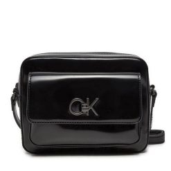 Torebka Calvin Klein. Czarne listonoszki Calvin Klein, bez wzorów, bez dodatków. Za 319.99 zł.