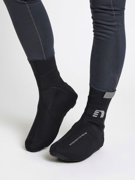 Pokrowce na buty Newline Core neoprene. Czarne buty do biegania Newline, bez wzorów, z dzianiny, bez zapięcia, do biegania. Za 113.20 zł.
