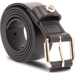 Pasek Damski TOMMY HILFIGER - Leather Covered Buck AW0AW05889 85 002. Czarne paski Tommy Hilfiger, w paski, ze skóry. Za 279.00 zł.