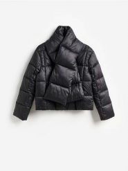 Pikowana kurtka z szalem - czarny. Czarne kurtki Reserved, l, bez wzorów, z tkaniny, bez kaptura. Za 299.99 zł.