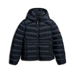 Damska ocieplana kurtka puchowa Superdry Fuji Quilt. Niebieskie kurtki Superdry, bez wzorów, z puchu, bez kaptura. W wyprzedaży za 409.70 zł.