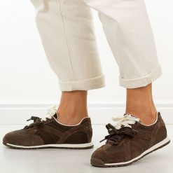 Brązowe skórzane półbuty damskie Vinceza 86427. Brązowe buty sportowe lifestyle VINCEZA, na jesień, bez wzorów, z jeansu, biznesowe, z okrągłym noskiem, bez obcasa, na płaskiej podeszwie. Za 249.00 zł.