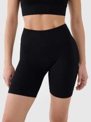 4F Szorty sportowe w kolorze czarnym rozmiar: XS/S. Czarne szorty sportowe 4f, bez wzorów, z materiału, outdoorowe. Za 41.59 zł.