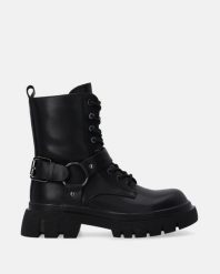 CZARNE SKÓRZANE WORKERY Z KLAMRĄ G037LEBLOBB006. Czarne botki Venezia, bez wzorów, ze skóry, bez obcasa, bez zapięcia. Za 389.00 zł.
