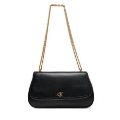Torebka Calvin Klein. Czarne kopertówki Calvin Klein, bez wzorów, wizytowe, bez dodatków. Za 419.99 zł.