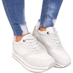 Buty sportowe damskie na platformie białe Big Star II274216. Białe buty treningowe BIG STAR, bez wzorów, bez zapięcia. Za 273.58 zł.