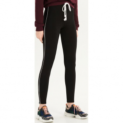 Dżersejowe legginsy z paskami - Czarny. Legginsy marki Nike. W wyprzedaży za 19.99 zł.