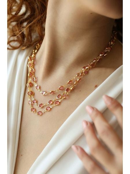 L'Atelier de Gaia Pozłacany naszyjnik z kryształami - dł. 45 cm rozmiar: onesize. Różowe naszyjniki L'Atelier de Gaia, z materiału, z kryształem, pozłacane. Za 78.66 zł.