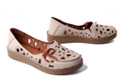 COMFORTABEL 830034-08 beige, półbuty damskie. Brązowe półbuty wsuwane Comfortabel, na lato, w ażurowe wzory, ze skóry, bez obcasa. Za 225.17 zł.