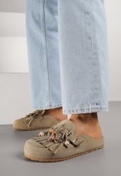 Zielone Klapki na Grubej Podeszwie z Frędzlami Klamrami i Koralikami Glysnell. Zielone klapki Born2be, bez wzorów, z jeansu, biznesowe, bez obcasa, na płaskiej podeszwie, bez zapięcia. Za 109.99 zł.