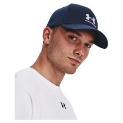 Czapka Under Armour Lockup Adj. Białe czapki z daszkiem Under Armour, bez wzorów, z bawełny. Za 96.99 zł.