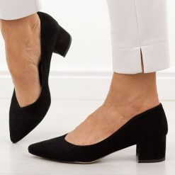 Czarne zamsz skórzane Polskie czółenka damskie na obcasie Prestige 2235/obl. Czarne czółenka Prestige, na jesień, bez wzorów, ze skóry, biznesowe, bez obcasa, na obcasie, bez zapięcia. Za 419.00 zł.