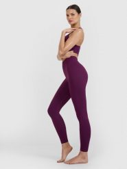 4F Legginsy do jogi i pilatesu bezszwowe damskie - fioletowe M/L. Fioletowe legginsy 4f, bez wzorów, z dzianiny, eleganckie. W wyprzedaży za 119.99 zł.