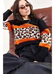 Bianco Lucci Sweter w kolorze czarno-pomarańczowym rozmiar: onesize. Czarne swetry Bianco Lucci, bez wzorów, ze splotem, bez ramiączek. Za 74.81 zł.