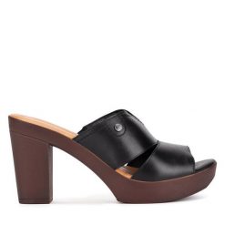 Klapki Lasocki. Czarne klapki Lasocki, bez wzorów, bez obcasa, bez zapięcia. Za 169.99 zł.