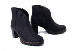 RIEKER Y2553-00 black, botki damskie. Czarne botki Rieker, bez wzorów, bez obcasa, na obcasie, bez zapięcia. Za 214.44 zł.