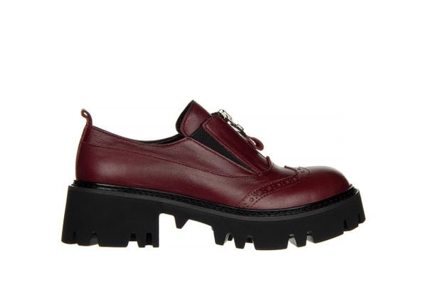Półbuty Bayla-161 054 2894 750 Bordo 161385, Skóra naturalna - 41. Czerwone półbuty wsuwane Bayla, bez wzorów, z gumy, bez obcasa, na platformie. W wyprzedaży za 269.10 zł.