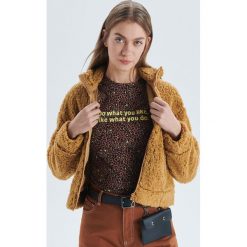 Rozpinana bluza ze sztucznego baranka - Brązowy. Bluzy marki Cropp. Za 119.99 zł.