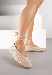 Ciemnobeżowe Balerinki Vices z Szydełkową Cholewką i Wiązaniem Wokół Kostki Ernelia. Brązowe baleriny Renee, bez wzorów, z jeansu, eleganckie, bez obcasa, bez zapięcia. Za 79.99 zł.