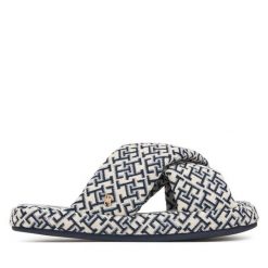 Kapcie Tommy Hilfiger. Białe kapcie Tommy Hilfiger, bez wzorów. Za 209.99 zł.