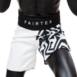 Fairtex Spodenki Bokserskie BT2003 Monochrome. Białe szorty FAIRTEX, bez wzorów, sportowe. Za 279.00 zł.