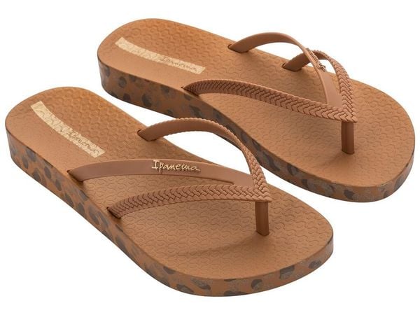 Klapki damskie japonki Ipanema Bossa Soft. Brązowe japonki Ipanema, bez wzorów, z materiału. Za 89.00 zł.