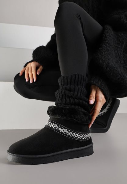 Czarne Wsuwane Śniegowce z Imitacji Zamszu Zdobione Haftem i Futerkiem Zetesse. Czarne śniegowce Born2be, z aplikacjami, z jeansu, bez zapięcia. Za 99.99 zł.