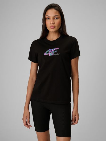 4F T-shirt regular z nadrukiem damski - czarny L. Czarne t-shirty 4f, l, bez wzorów, z bawełny, wakacyjne, bez kołnierzyka, bez ramiączek. Za 59.99 zł.