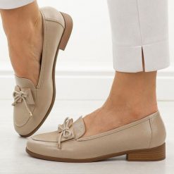 Beżowe półbuty damskie M.Daszyński 25113-2. Brązowe półbuty wsuwane M.Daszyński, na jesień, z aplikacjami, z materiału, biznesowe, bez obcasa, na płaskiej podeszwie. Za 179.00 zł.