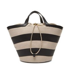 Torebka Furla. Czarne torebki klasyczne Furla, bez wzorów, klasyczne, bez dodatków. Za 1,769.00 zł.