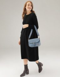 Czarna sukienka w prążki. Czarne sukienki Unisono, s, bez wzorów, z dzianiny, bez kołnierzyka, bez ramiączek, rozkloszowane. Za 319.00 zł.